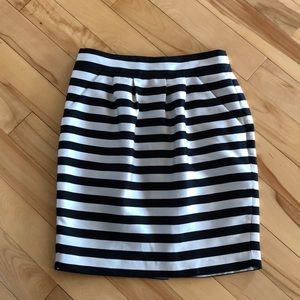Banana Republic Skirt- has pockets!!